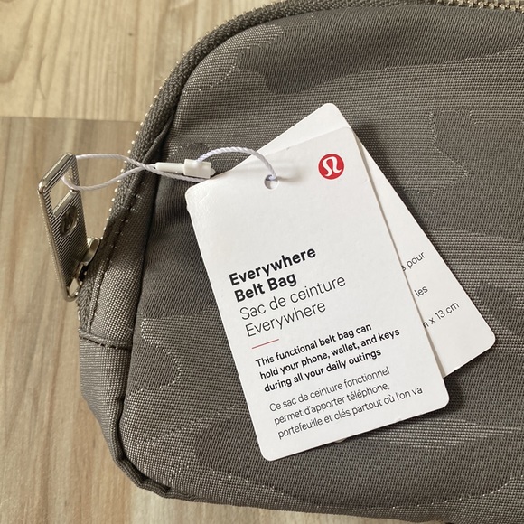 โค๏ธ Lululemon OG Everywhere Belt Bag Grey Camo HAGI NWT - Picture 3 of 8